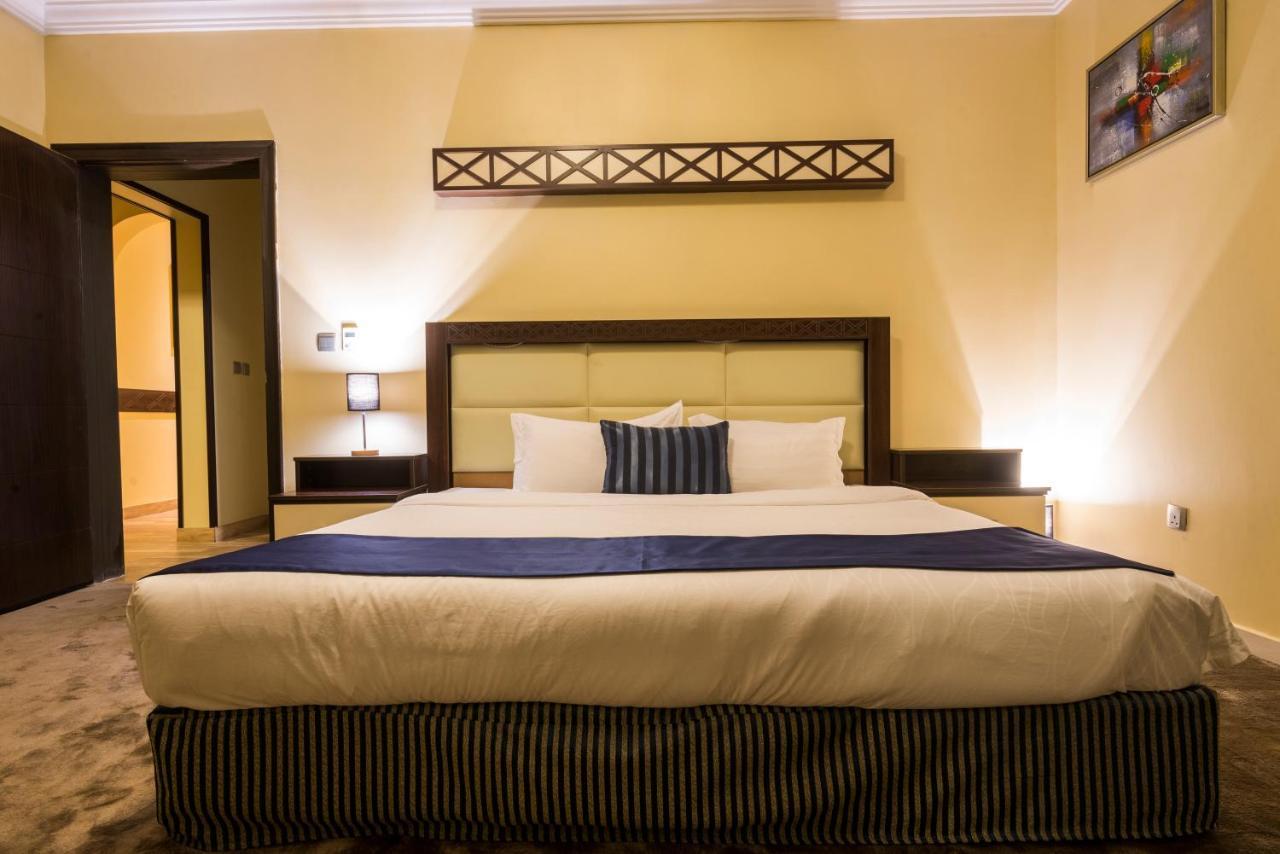 Lahoya & Hotel 4*